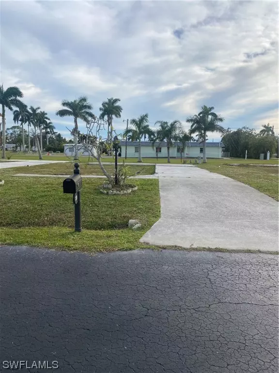 Fort Myers, FL 33908,127 Raintree LN