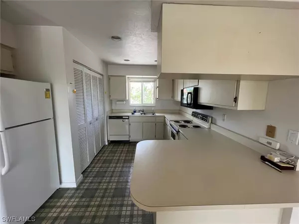 Sanibel, FL 33957,6460 Pine AVE