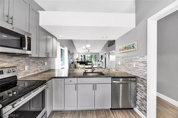 2348 Hidden Lake DR #702, Naples, FL 34112