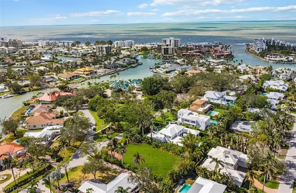 421 Bow Line DR, Naples, FL 34103