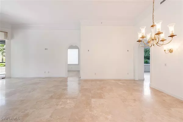 Naples, FL 34108,8960 Bay Colony DR #104