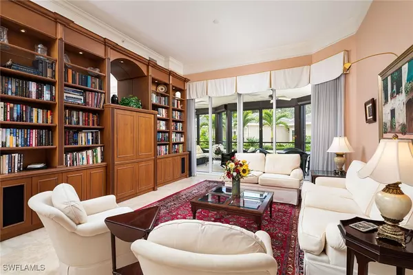 Naples, FL 34108,8960 Bay Colony DR #104