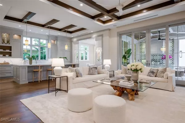 Naples, FL 34102,128 1ST AVE S