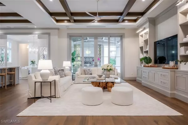 Naples, FL 34102,128 1ST AVE S