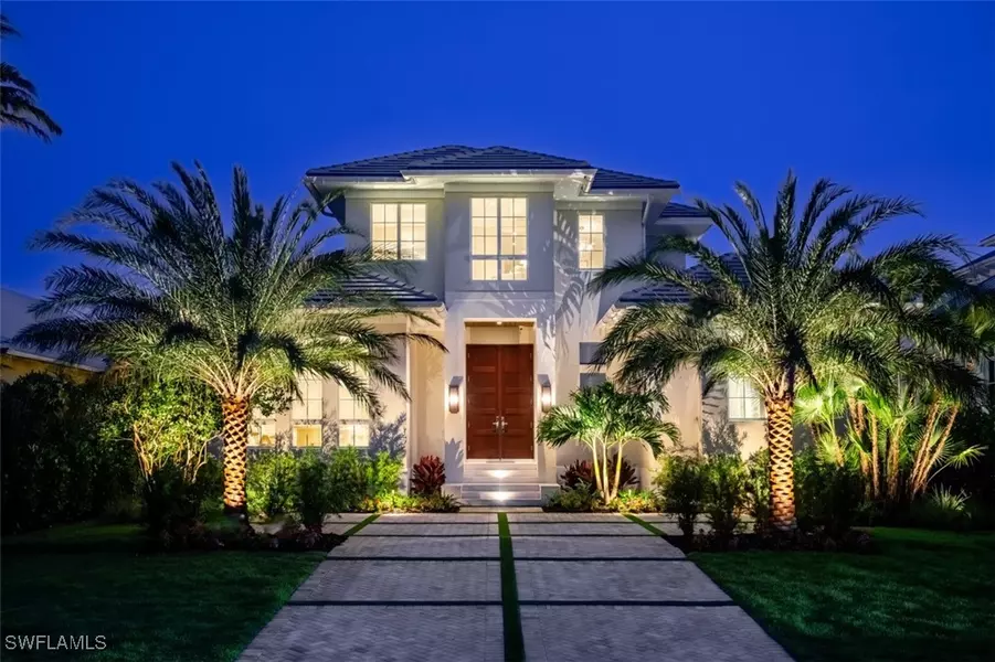 128 1ST AVE S, Naples, FL 34102