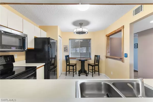 Naples, FL 34112,3665 Amberly CIR #B101