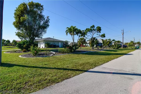 Cape Coral, FL 33990,2015 SE 16th ST