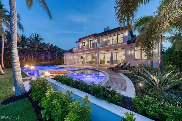 1365 Spyglass LN, Naples, FL 34102