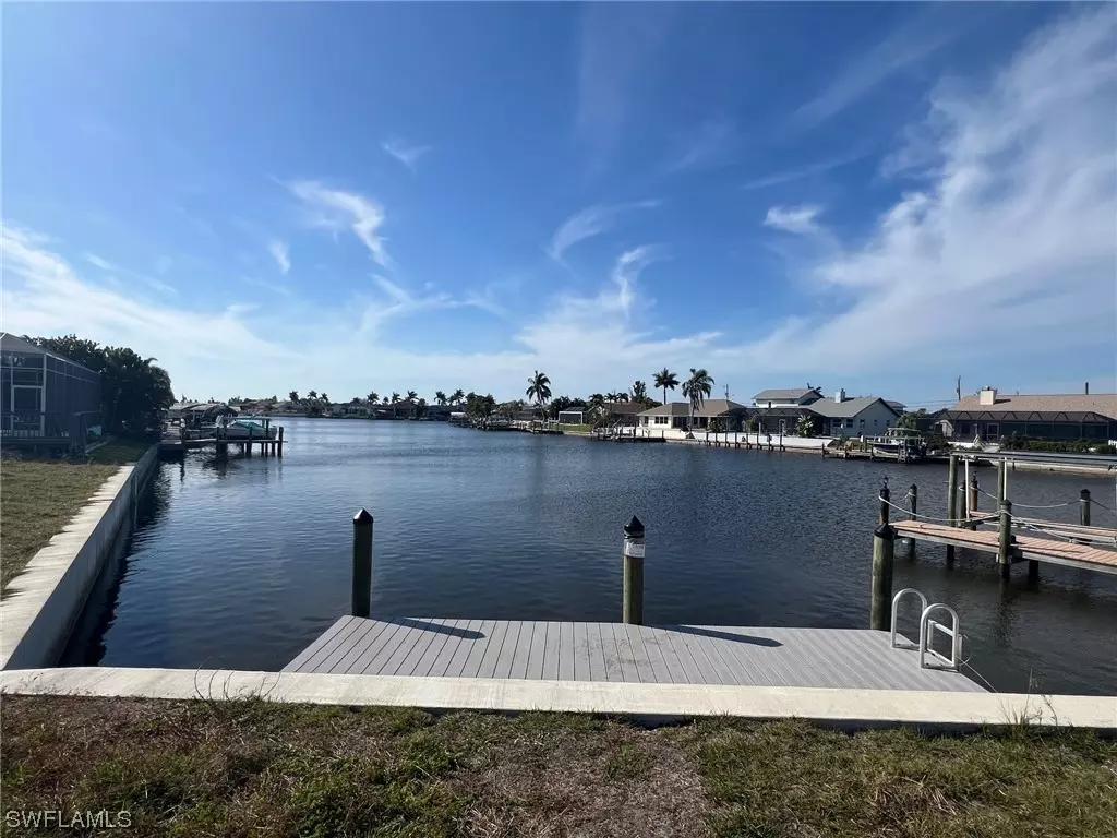 Cape Coral, FL 33991,724 SW 32nd CT