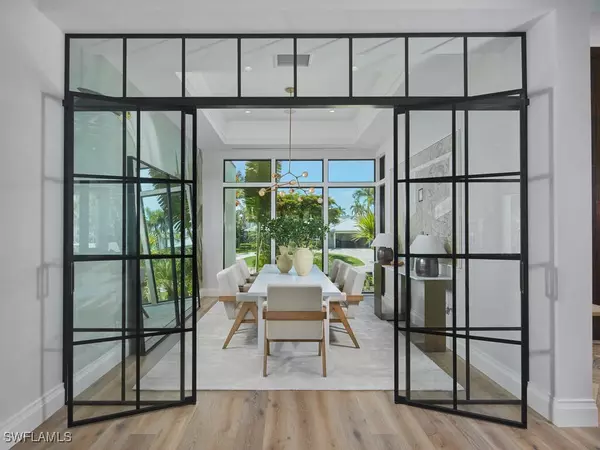Naples, FL 34102,595 16th AVE S