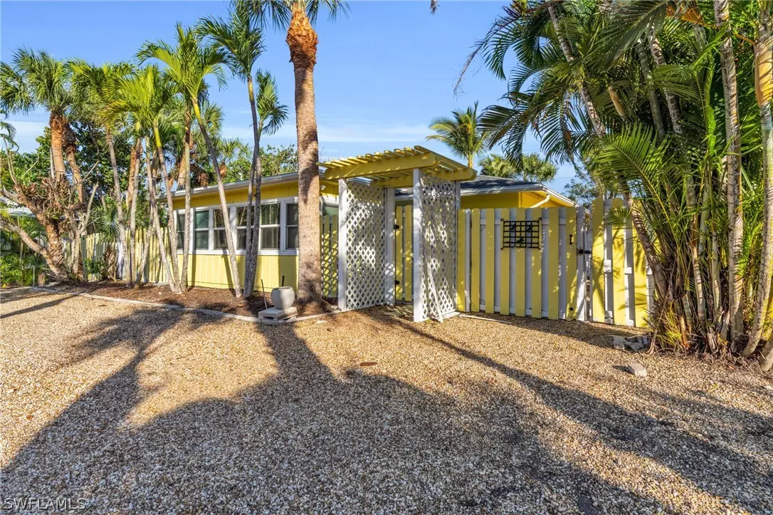 Sanibel, FL 33957,1942 Roseate LN