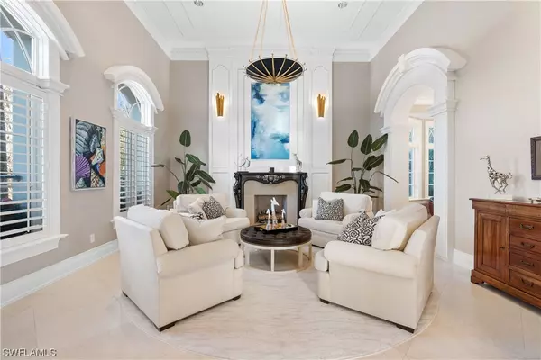 Naples, FL 34102,40 5th AVE S