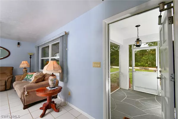 Lehigh Acres, FL 33972,704 Cleveland AVE