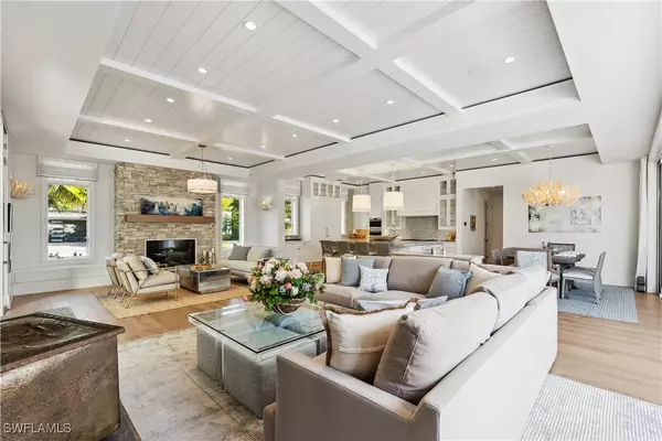 Naples, FL 34102,690 7th AVE N