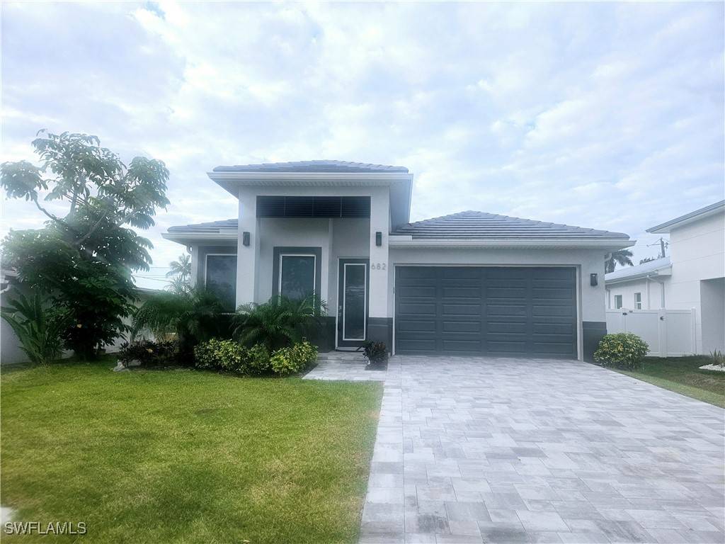 682 105th AVE N, Naples, FL 34108