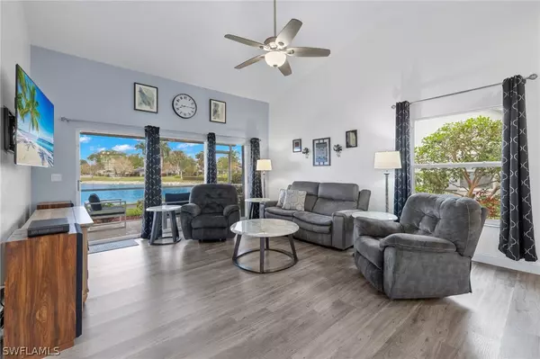 Naples, FL 34104,637 Windsor SQ #102