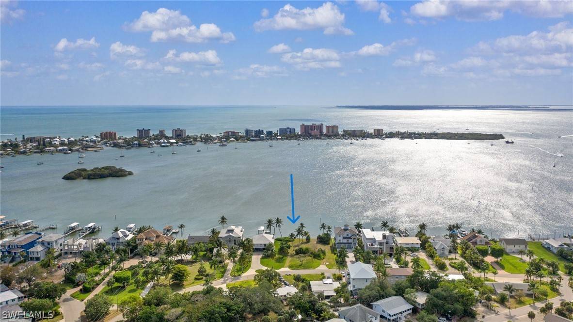 946 San Carlos DR, Fort Myers Beach, FL 33931