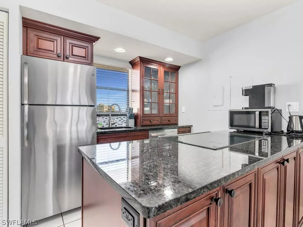 Marco Island, FL 34145,1027 Anglers CV #B-402