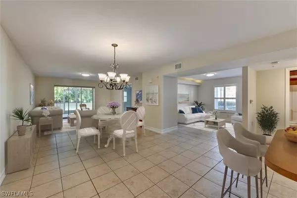 Naples, FL 34110,15475 Cedarwood LN #8-105