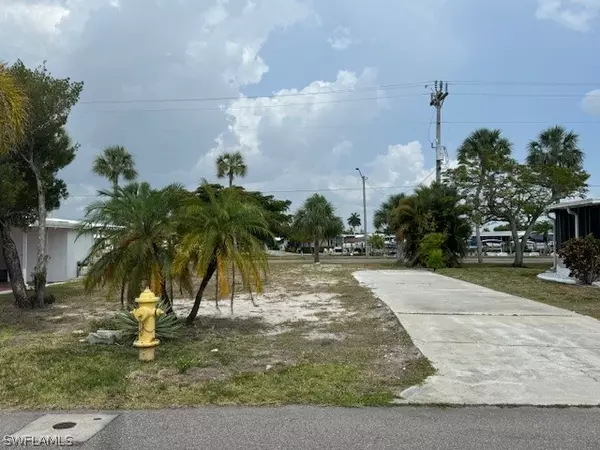 North Fort Myers, FL 33917,5689 Captain John Smith LOOP