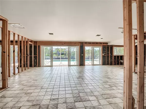 Sanibel, FL 33957,1016 Fish Crow RD