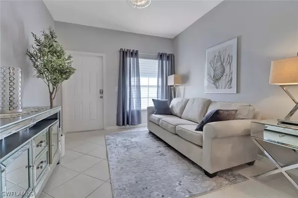 Naples, FL 34109,3289 Lindsey LN #4