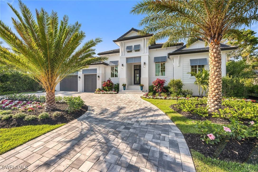 635 Parkview LN, Naples, FL 34103