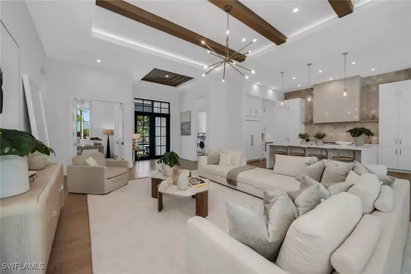 Naples, FL 34103,635 Parkview LN