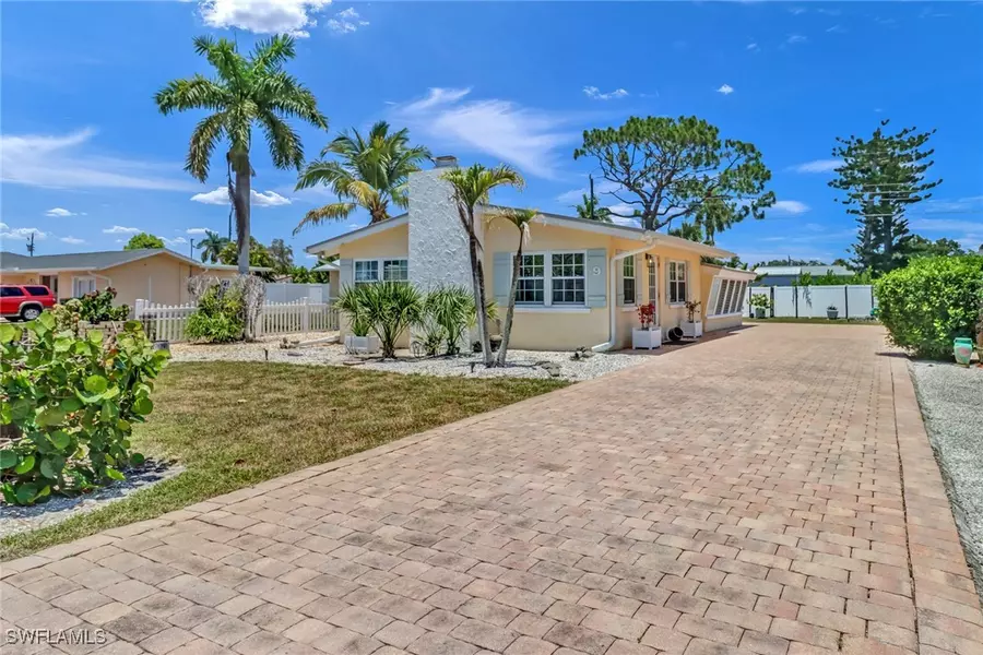 9 4th ST, Bonita Springs, FL 34134