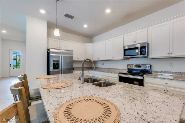 3693 Passion Vine DR, Alva, FL 33920