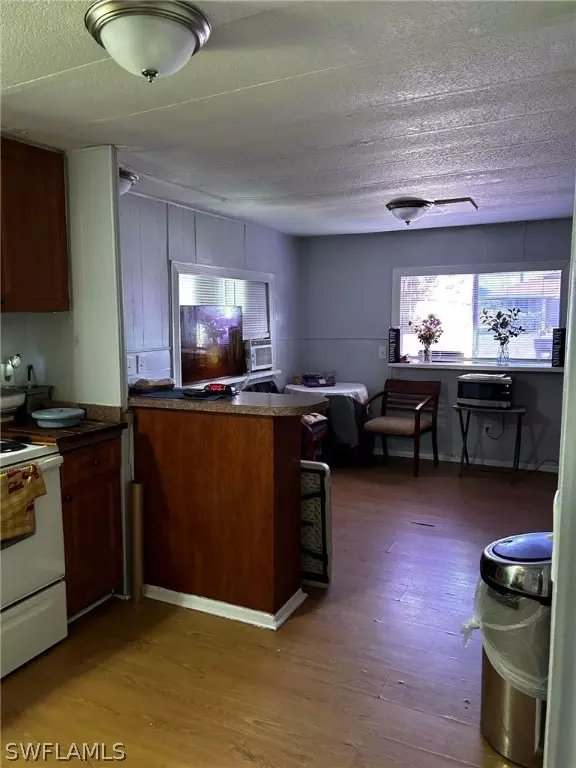 Fort Myers, FL 33916,3530 South ST