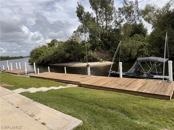 Fort Myers, FL 33905,350 Shoreland DR