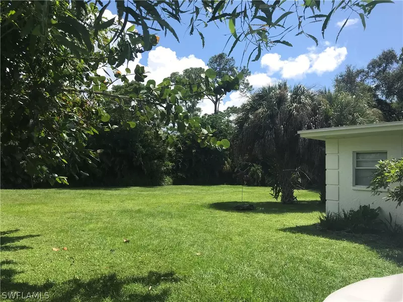 2670 Storter AVE, Naples, FL 34112