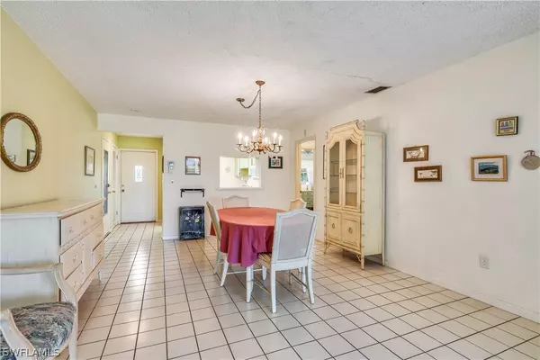 Fort Myers, FL 33919,6992 Edgewater CIR