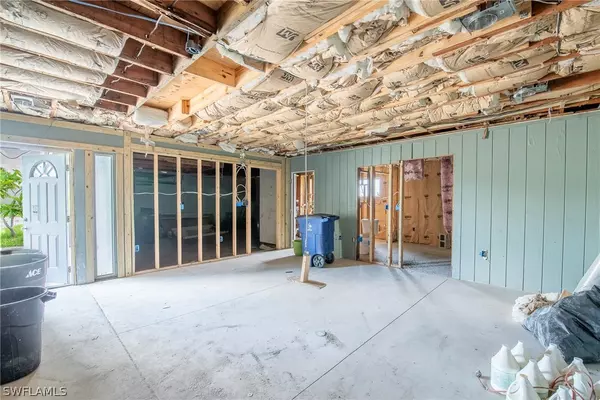 North Fort Myers, FL 33903,463 Grenier DR