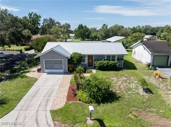 2005 Showboat LN, Labelle, FL 33935