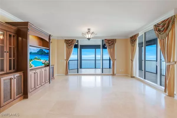 Naples, FL 34108,8473 Bay Colony DR #1904