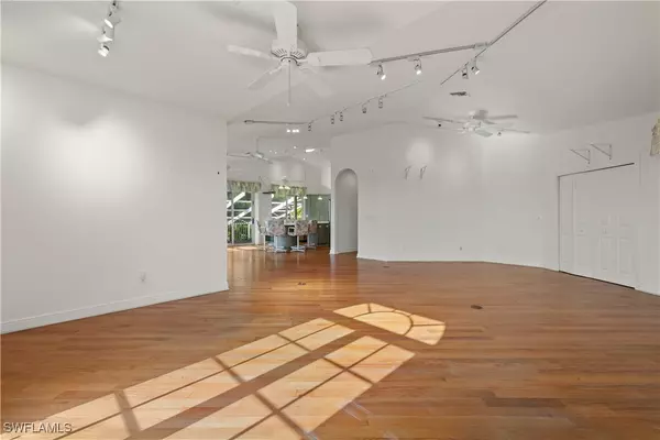 Sanibel, FL 33957,431 Rabbit RD