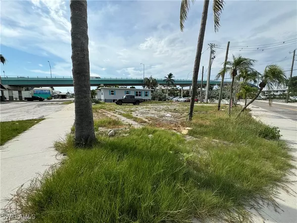 Fort Myers Beach, FL 33931,1041 3rd ST