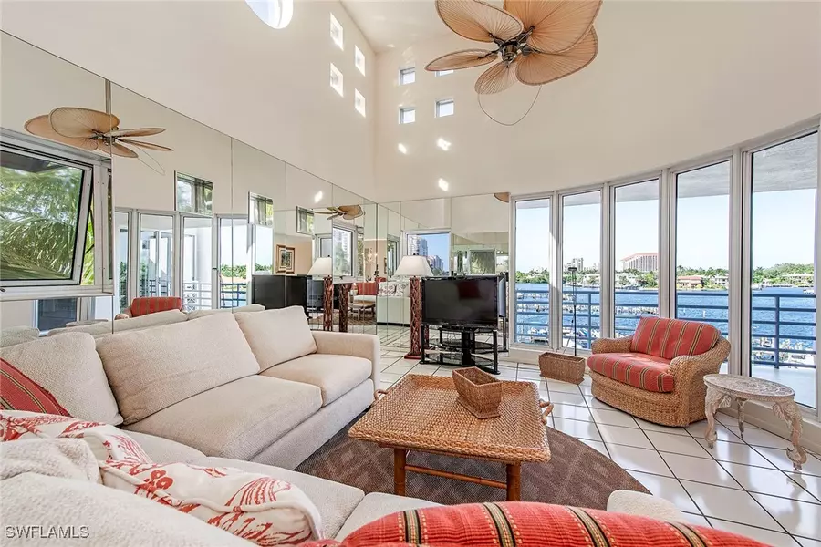 4560 Gulf Shore BLVD N #3-313, Naples, FL 34103