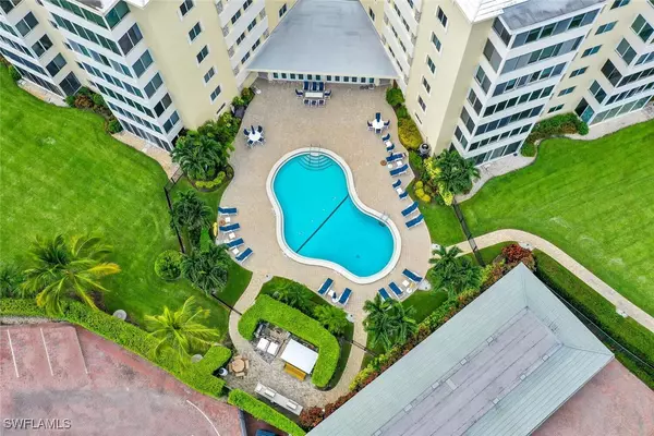 Naples, FL 34103,3410 Gulf Shore BLVD N #302
