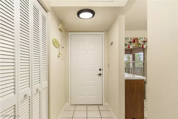 North Fort Myers, FL 33917,5731 Foxlake DR #6