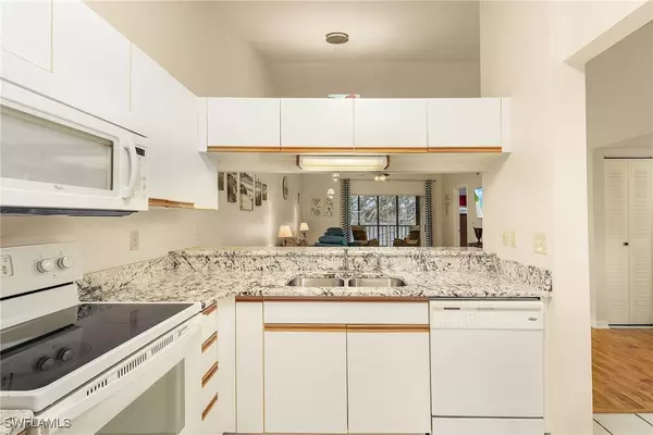 North Fort Myers, FL 33917,5731 Foxlake DR #6