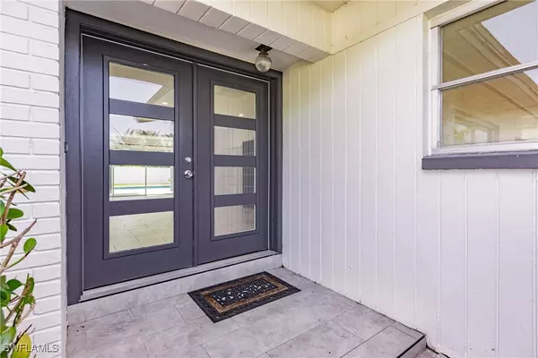 Fort Myers, FL 33919,905 Dean WAY