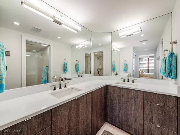 Naples, FL 34103,4001 Gulf Shore BLVD N #1102