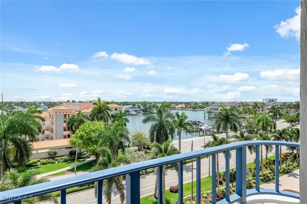 Naples, FL 34103,4451 Gulf Shore BLVD N #605