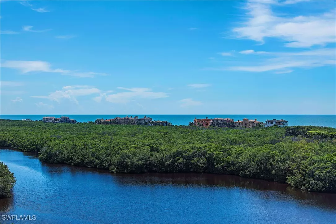 Naples, FL 34108,8990 Bay Colony DR #802