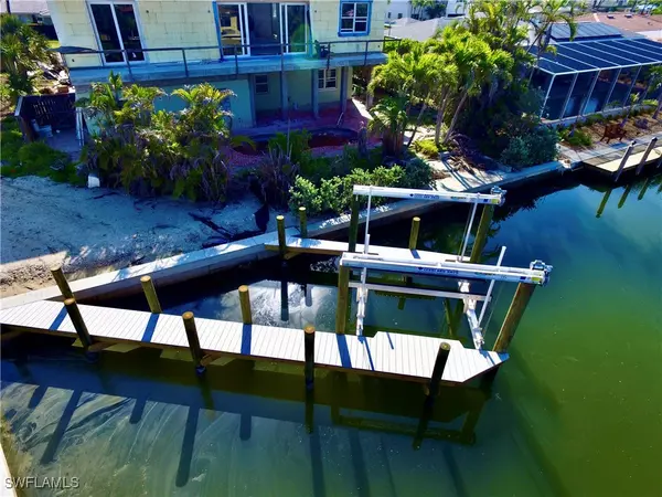 Fort Myers Beach, FL 33931,264 Albatross ST