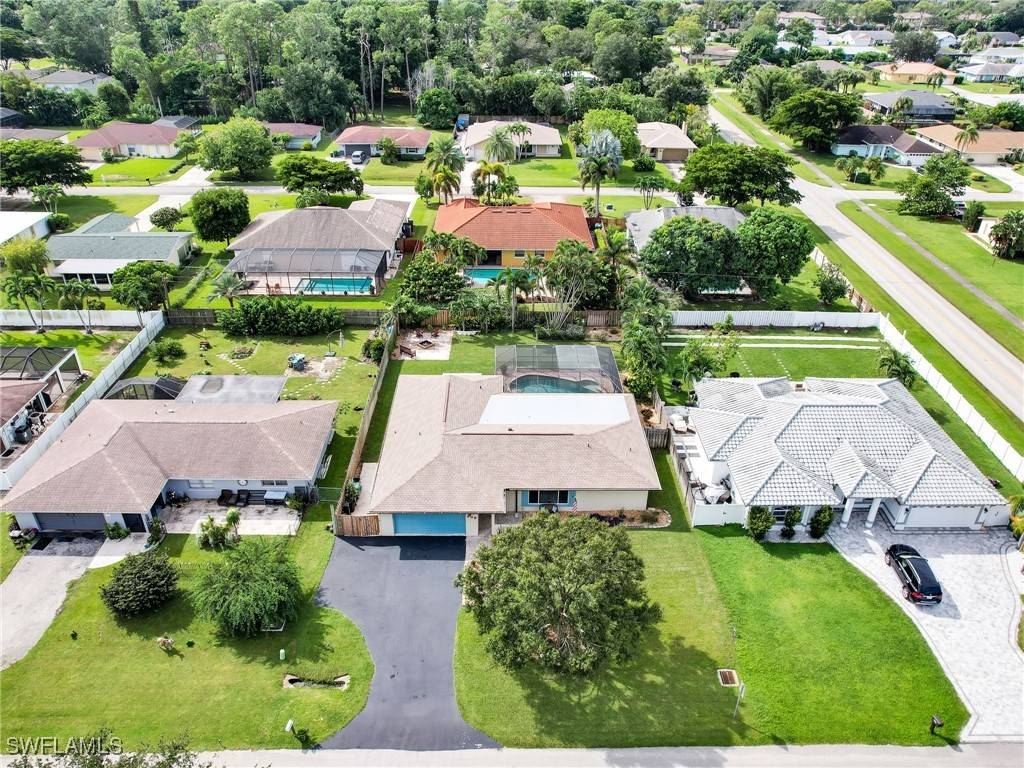 208 Mentor DR, Naples, FL 34110