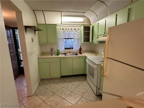 Naples, FL 34116,4346 27th CT SW #5-102